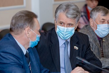 Депутаты направят более 128 млн рублей на поддержку школ и детских садов